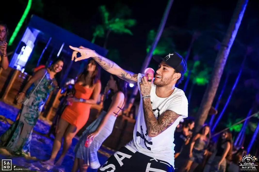 罗马诺：约尔迪-克鲁伊夫或马克斯维尔可能出任阿贾克斯总监（罗马诺：约尔迪-克鲁伊夫、马克斯维尔成阿贾克斯总监候选）