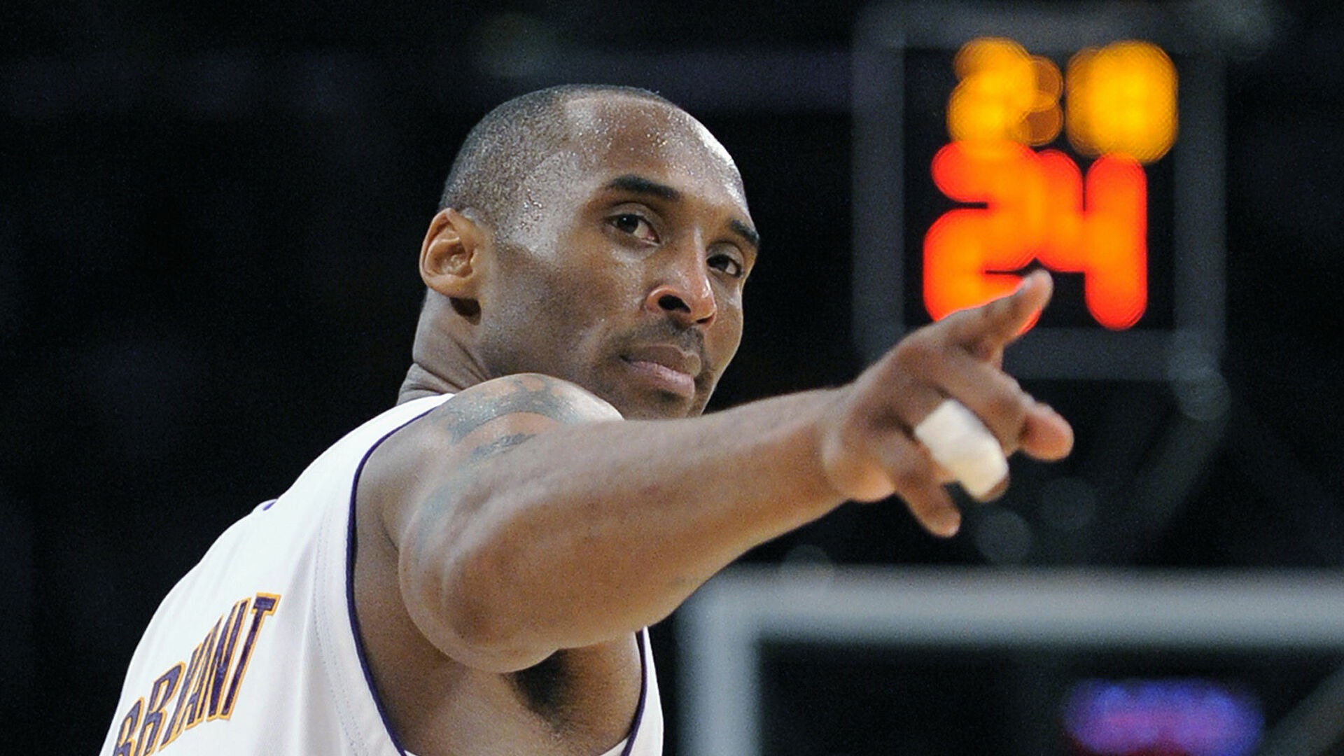 巴萨梅西关键助攻助球队获胜（梅西送出关键助攻，助巴萨取胜）