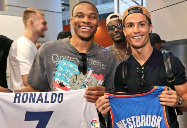 中超：武汉三镇2-0战胜上海申花（中超赛场：武汉三镇2-0力克上海申花）