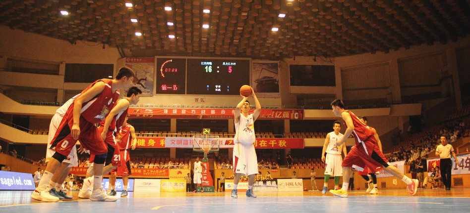 德媒：斯图加特三名球员表现抢眼却落选国家队，纳帅面临抉择（德媒：斯图加特三将高光仍无缘国家队，纳格尔斯曼陷入取舍难题）