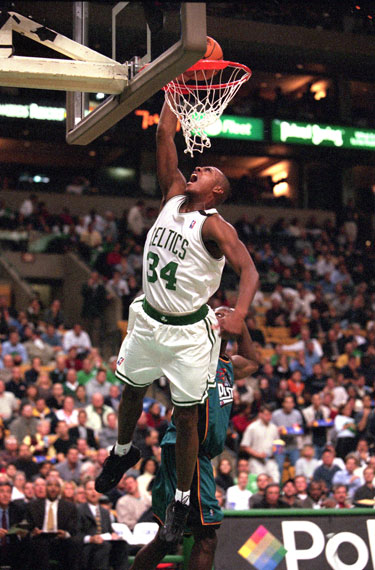 布冯：米兰现在所有运作都围绕出成绩展开，这必须归功于阿囧（布冯：米兰已全面围绕成绩运作，这一切应归功于阿囧）